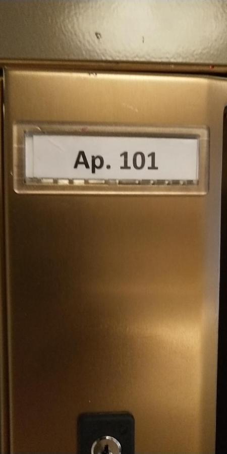 21 Apartment *