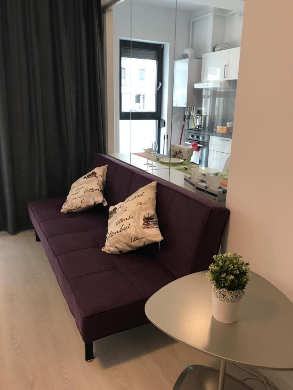 21 Apartment *