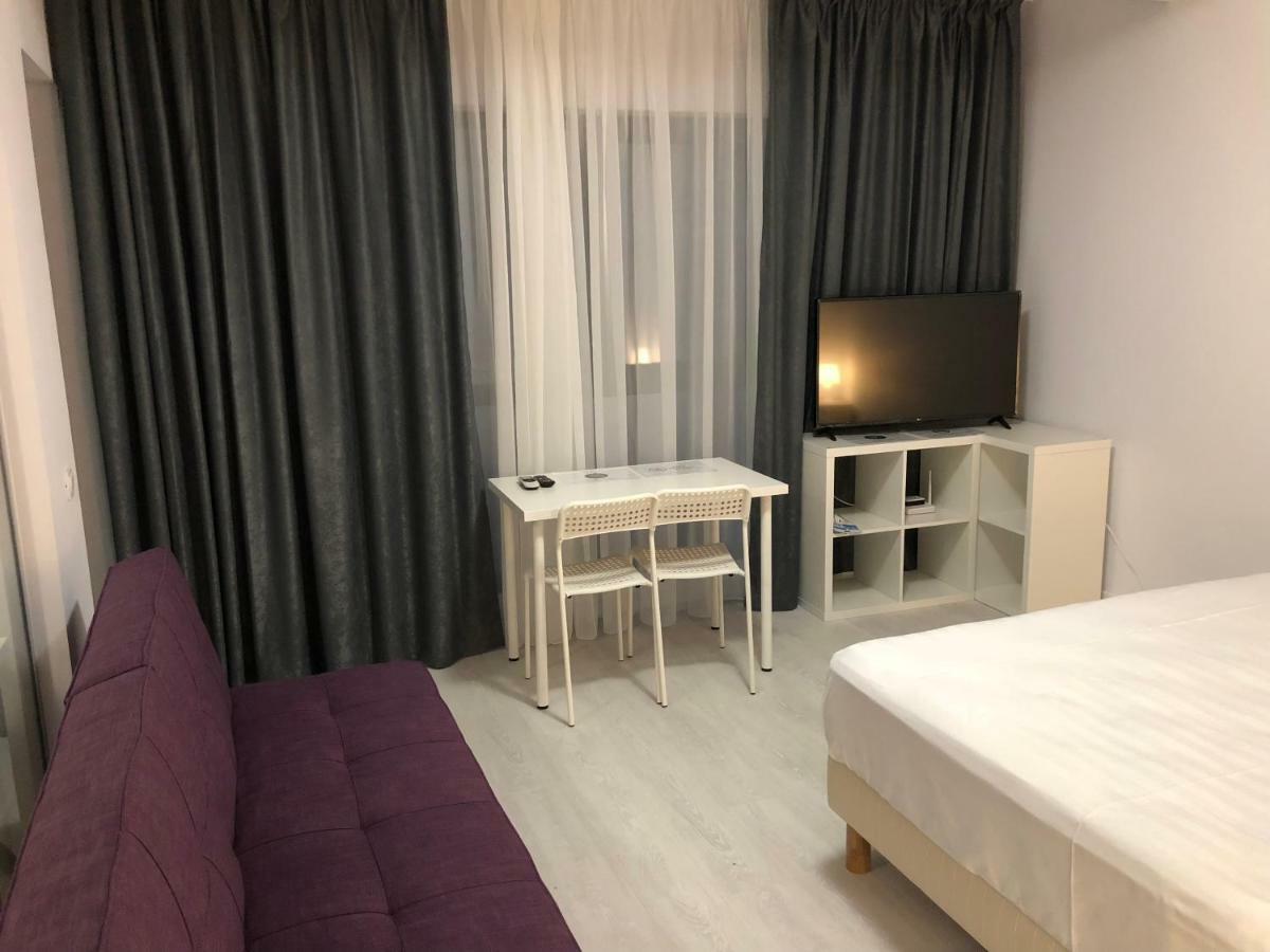 Apartment 21 *